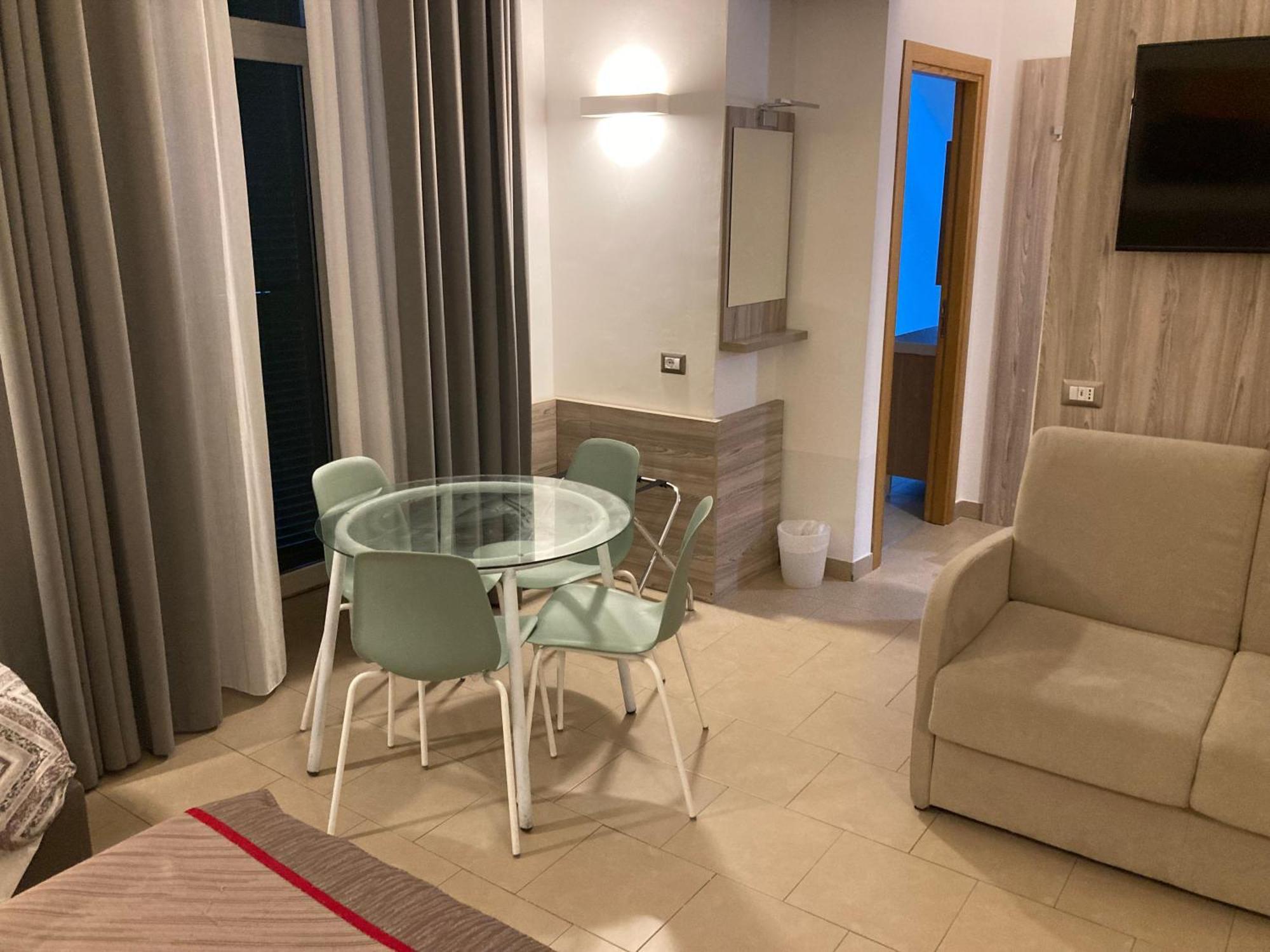 4Stanze Hotel Napoli Ngoại thất bức ảnh